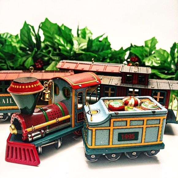Hallmark Keepsake Yuletide Central & Town & Country Tin Litho Train Set Decor - Picture 6 of 14